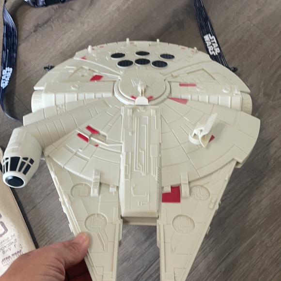 Millennium Falcon popcorn bucket - Picture 2 of 13